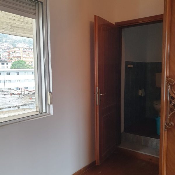 SHITET APARTAMENT DUPLEKS 18 SHTATORI GJIROKASTER