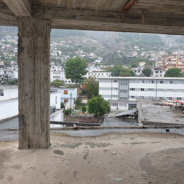 SHITET APARTAMENT DUPLEKS 18 SHTATORI GJIROKASTER