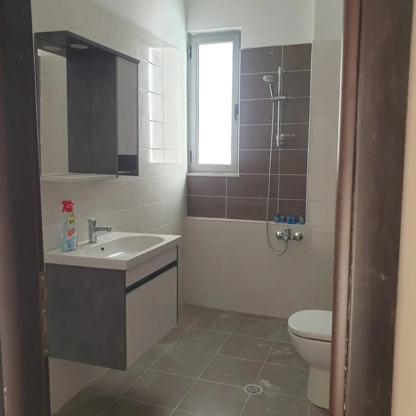 SHITET APARTAMENT 3+1 GJIROKASTER