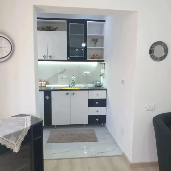 Shitet apartament 1 +1 me sip 70 m2
