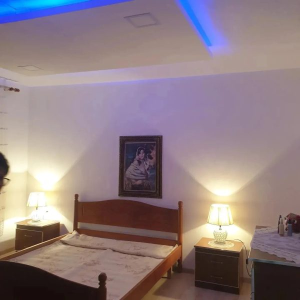 Shitet apartament 1 +1 me sip 70 m2