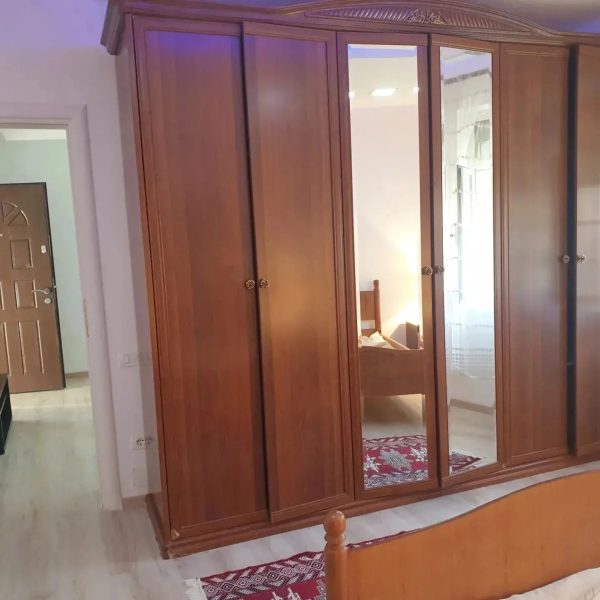 Shitet apartament 1 +1 me sip 70 m2