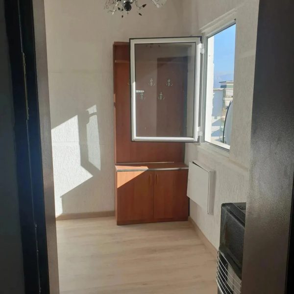 Shitet apartament 1 +1 me sip 70 m2