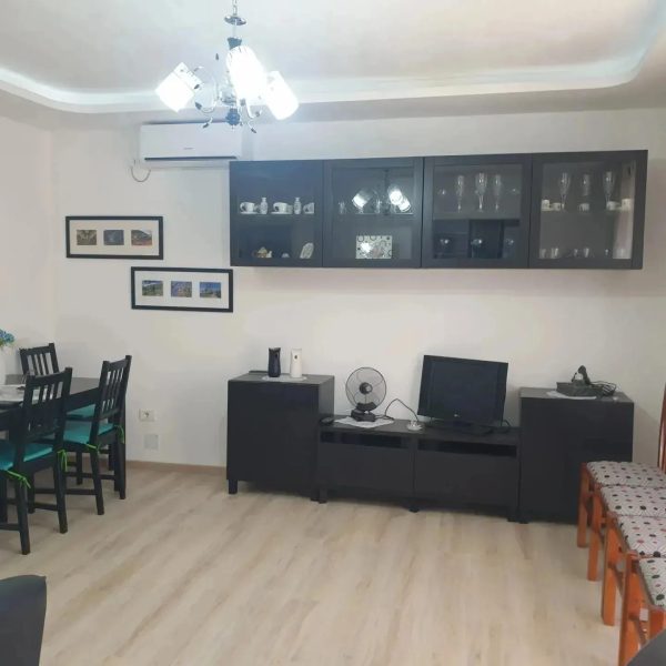 Shitet apartament 1 +1 me sip 70 m2