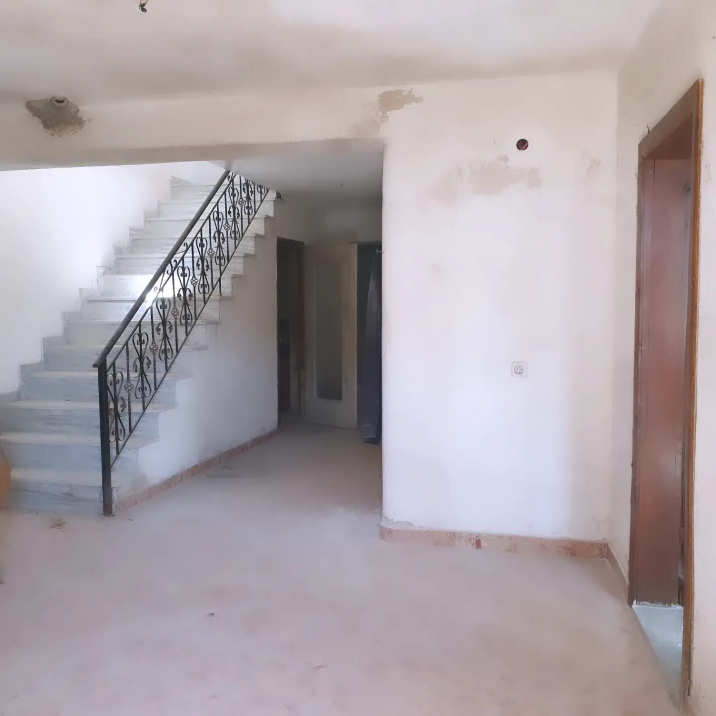 SHITET SHTEPI PRIVATE 2-KATESHE, LAGJJA VAROSH GJIROKASTER