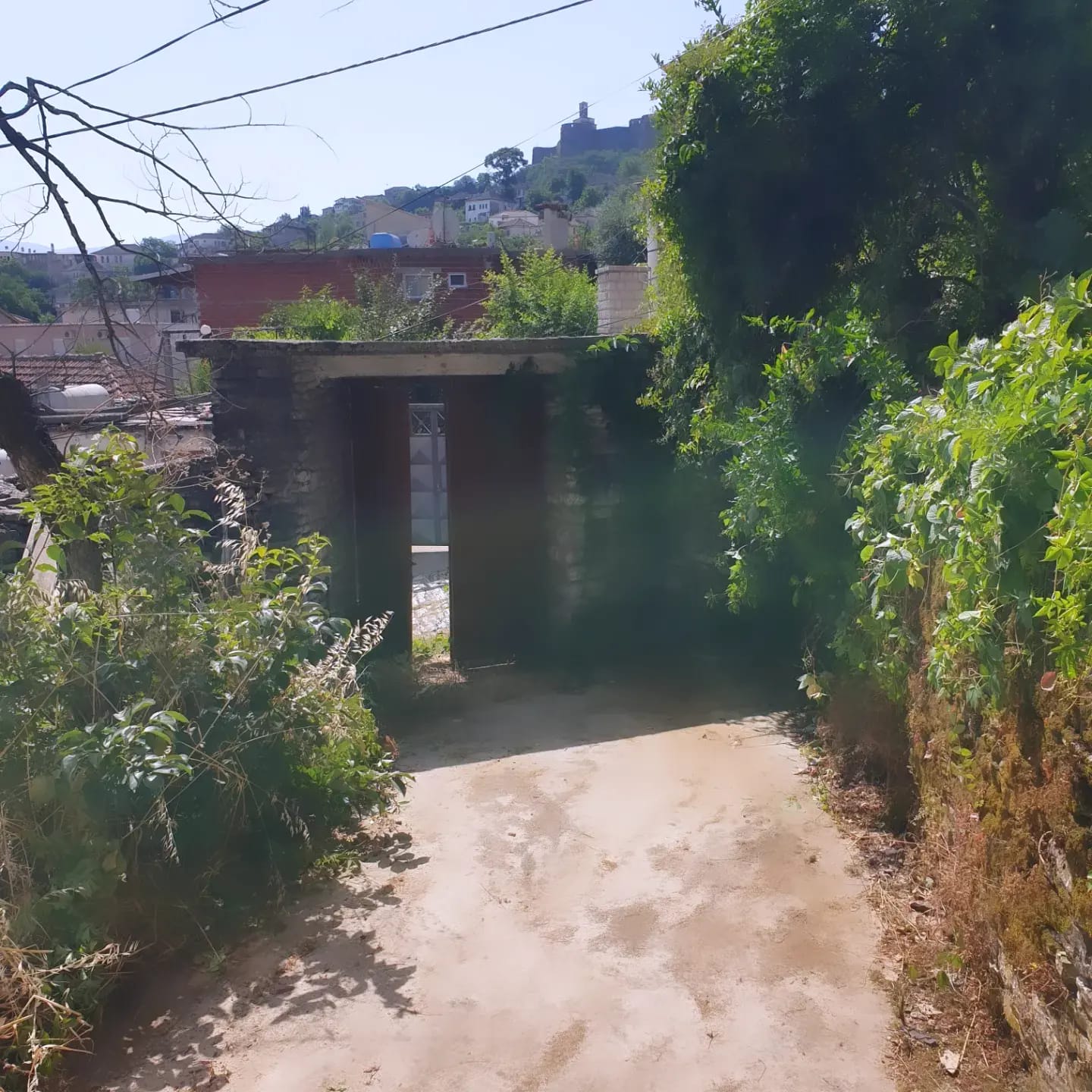 SHITET SHTEPI PRIVATE 2-KATESHE, LAGJJA VAROSH GJIROKASTER