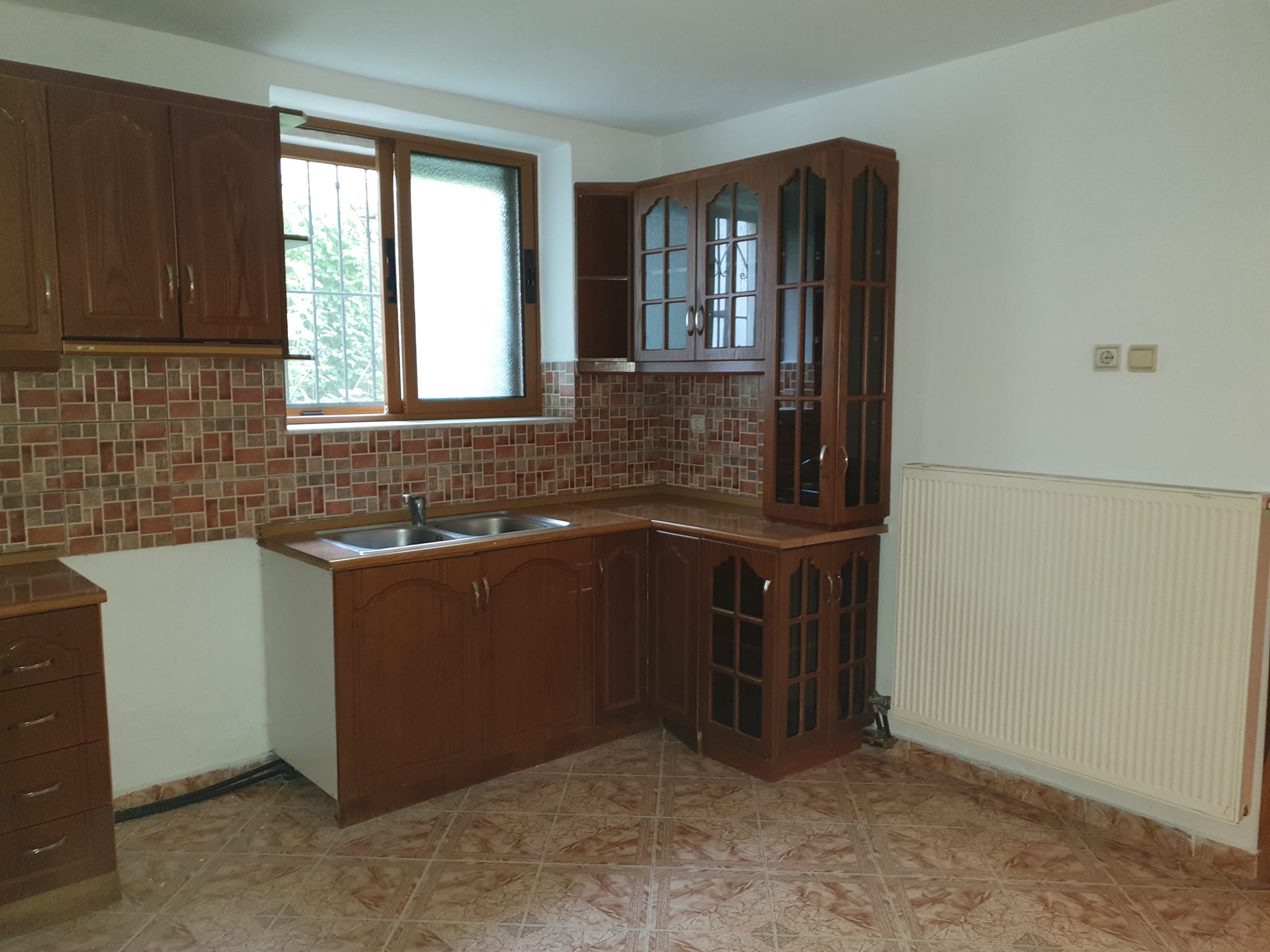 SHITUR APARTAMENT 2+1 ,LAGJJA 18 SHTATORI GJIROKASTER.