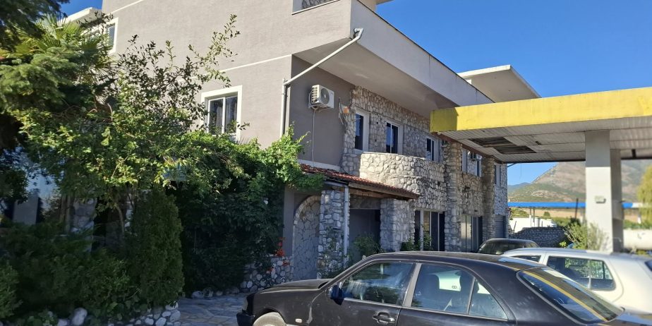 Shitet kompleks hotel-restorant + karburant në rrugë kryesore – 600.000€ 💶– Kakavijë, pranë doganës