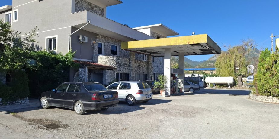 Shitet kompleks hotel-restorant + karburant në rrugë kryesore – 600.000€ 💶– Kakavijë, pranë doganës