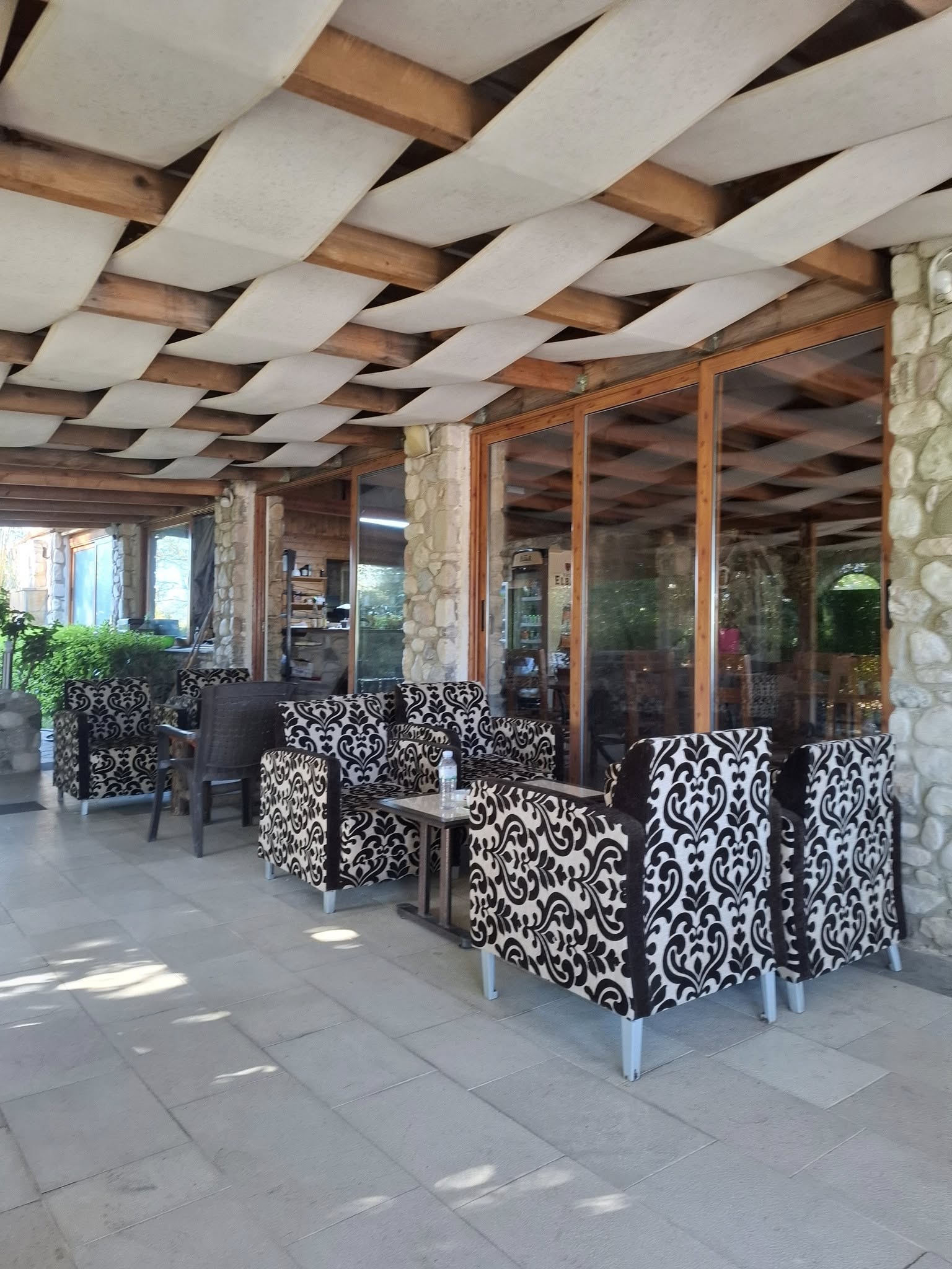 Shitet kompleks hotel-restorant + karburant në rrugë kryesore – 600.000€ 💶– Kakavijë, pranë doganës