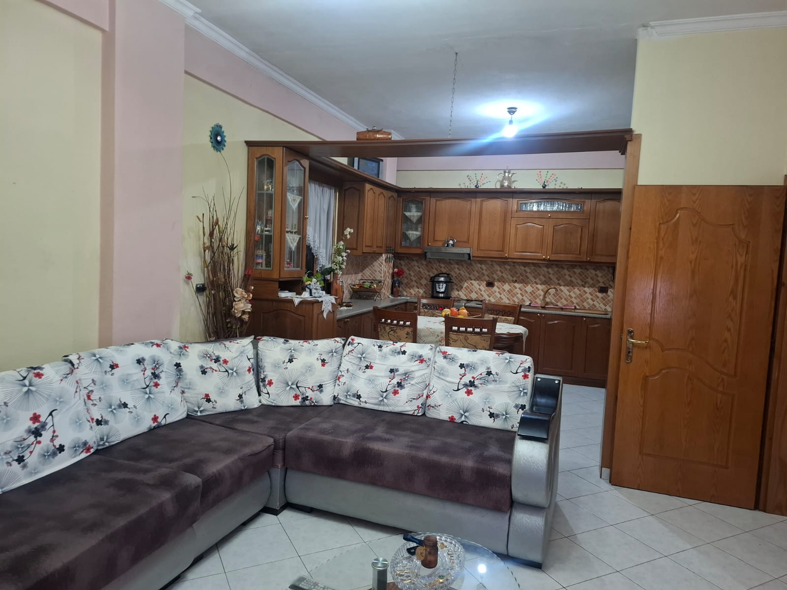 Shitet vilë 3-katëshe në Dunavat i Parë, Gjirokastër – 17.000.000 lekë të reja